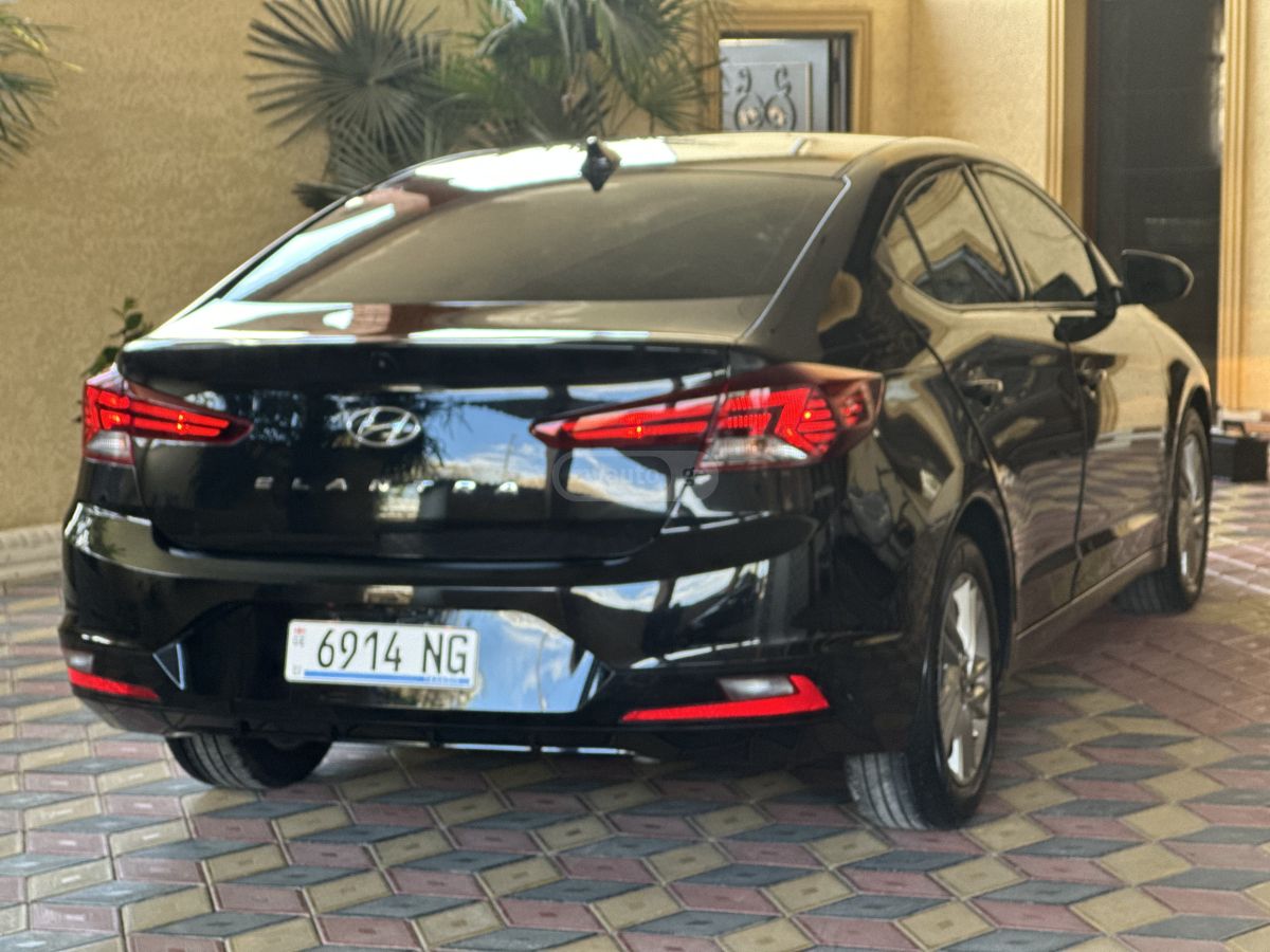 Hyundai Elantra - фото 7