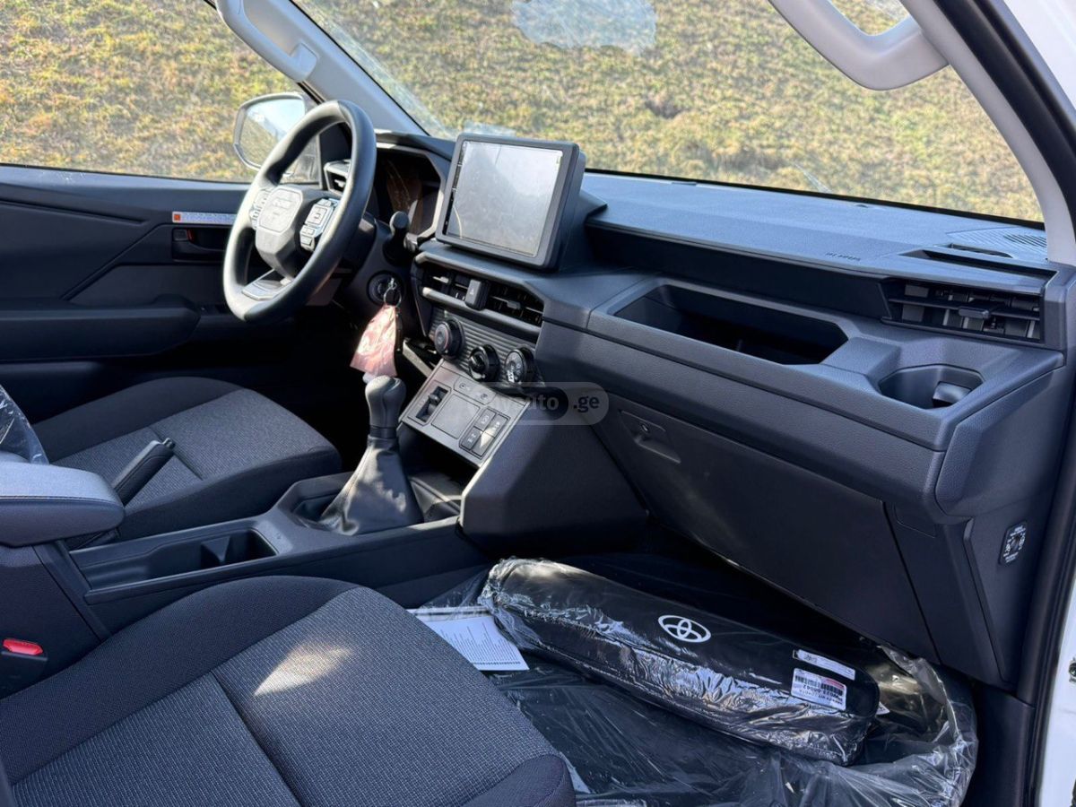 Toyota Hilux 2026 — миниатюра 5