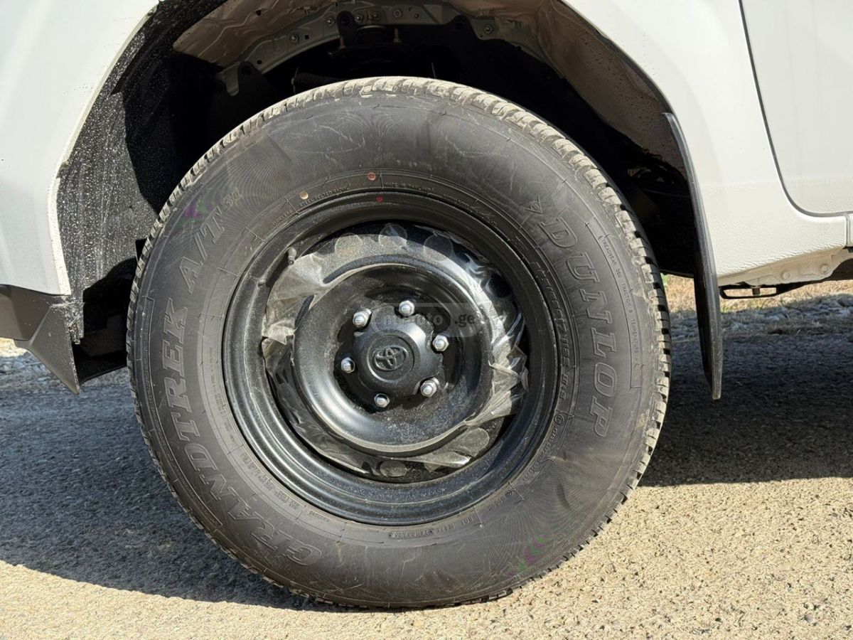 Toyota Hilux 2026 — миниатюра 9