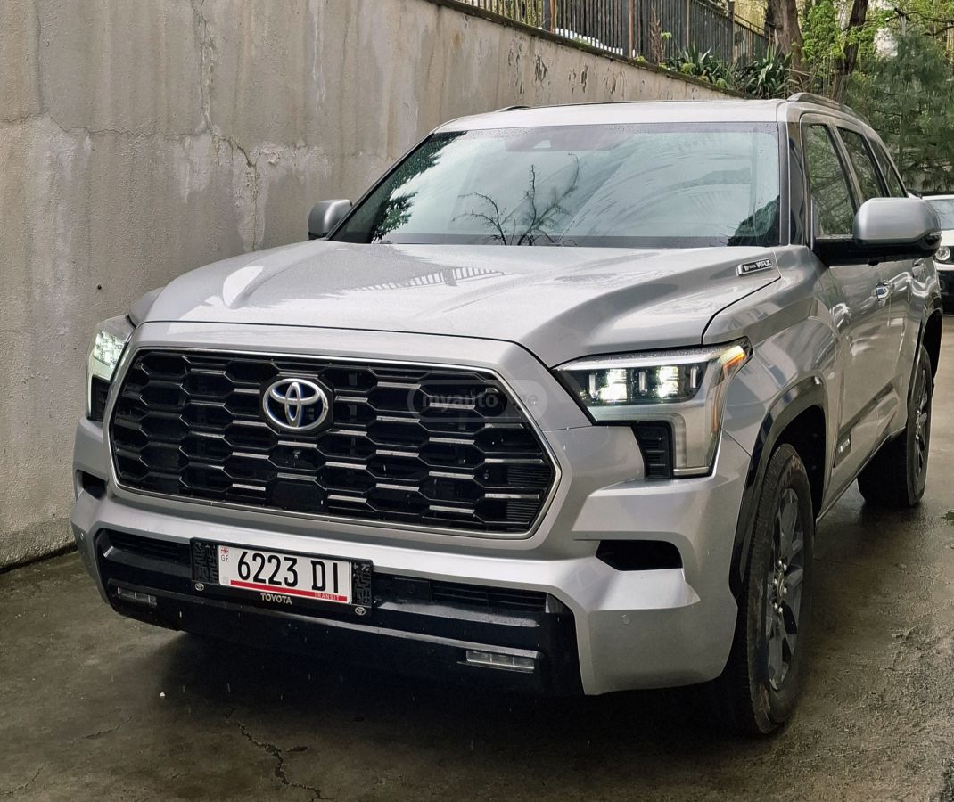 Toyota Sequoia - фото 1