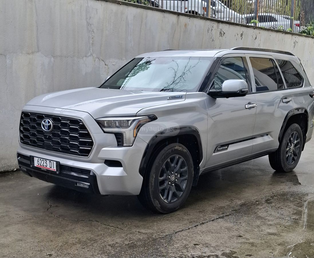 Toyota Sequoia - фото 2