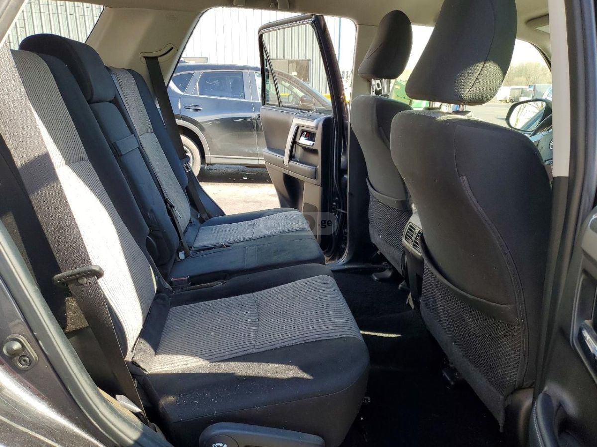 Toyota 4 Runner - фото 10