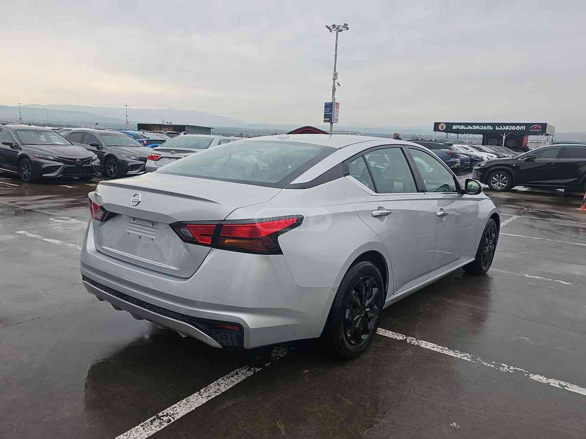 Nissan Nissan Altima — миниатюра 4