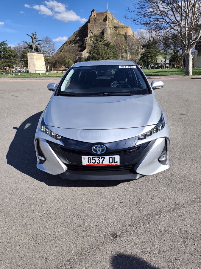 Toyota Prius - фото 1