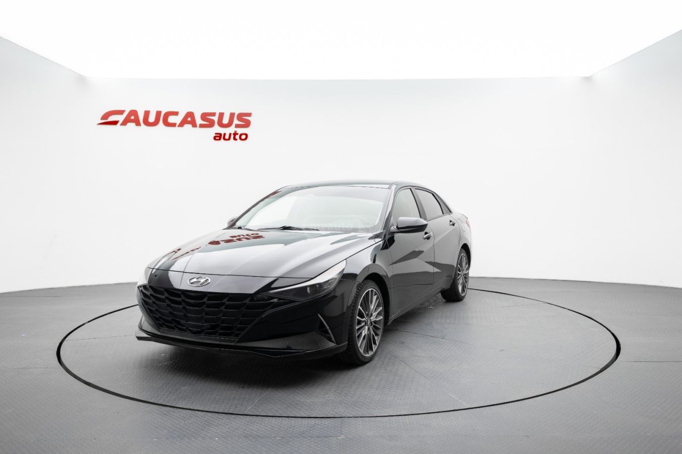 Hyundai Elantra - фото 1