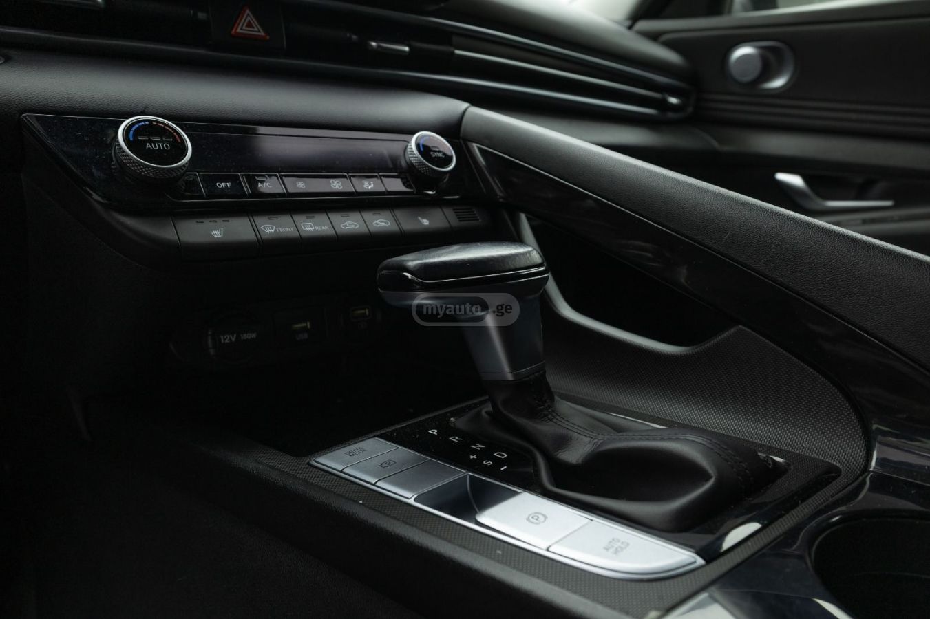 Hyundai Elantra - фото 11