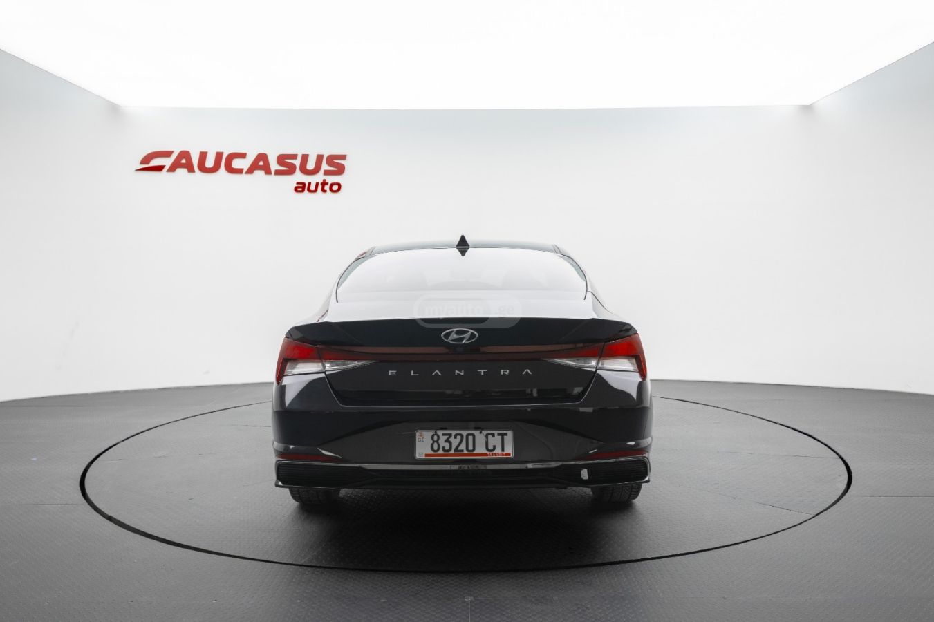 Hyundai Elantra - фото 2