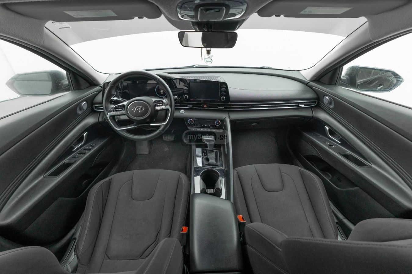 Hyundai Elantra - фото 4