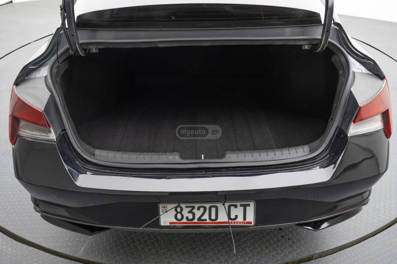 Hyundai Elantra - фото 8