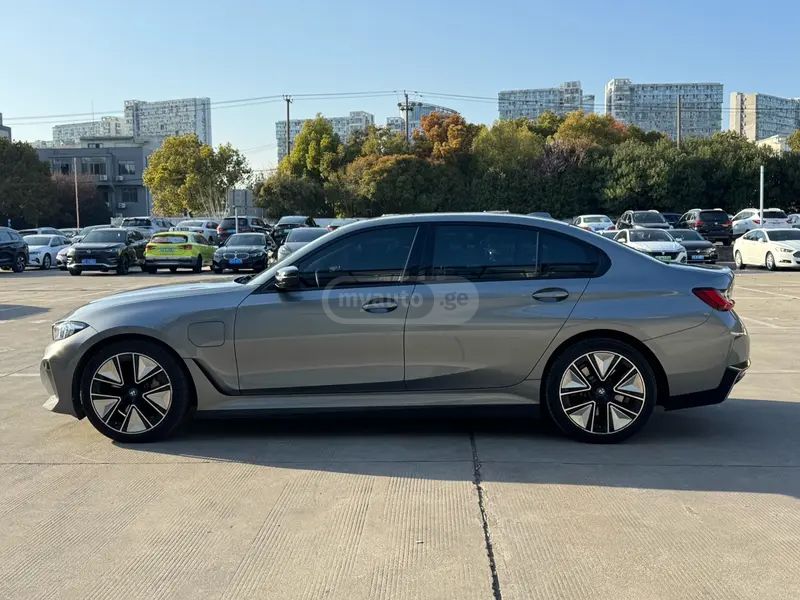 BMW I3 2023 — миниатюра 4