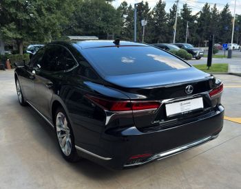 Lexus LS 500 h 