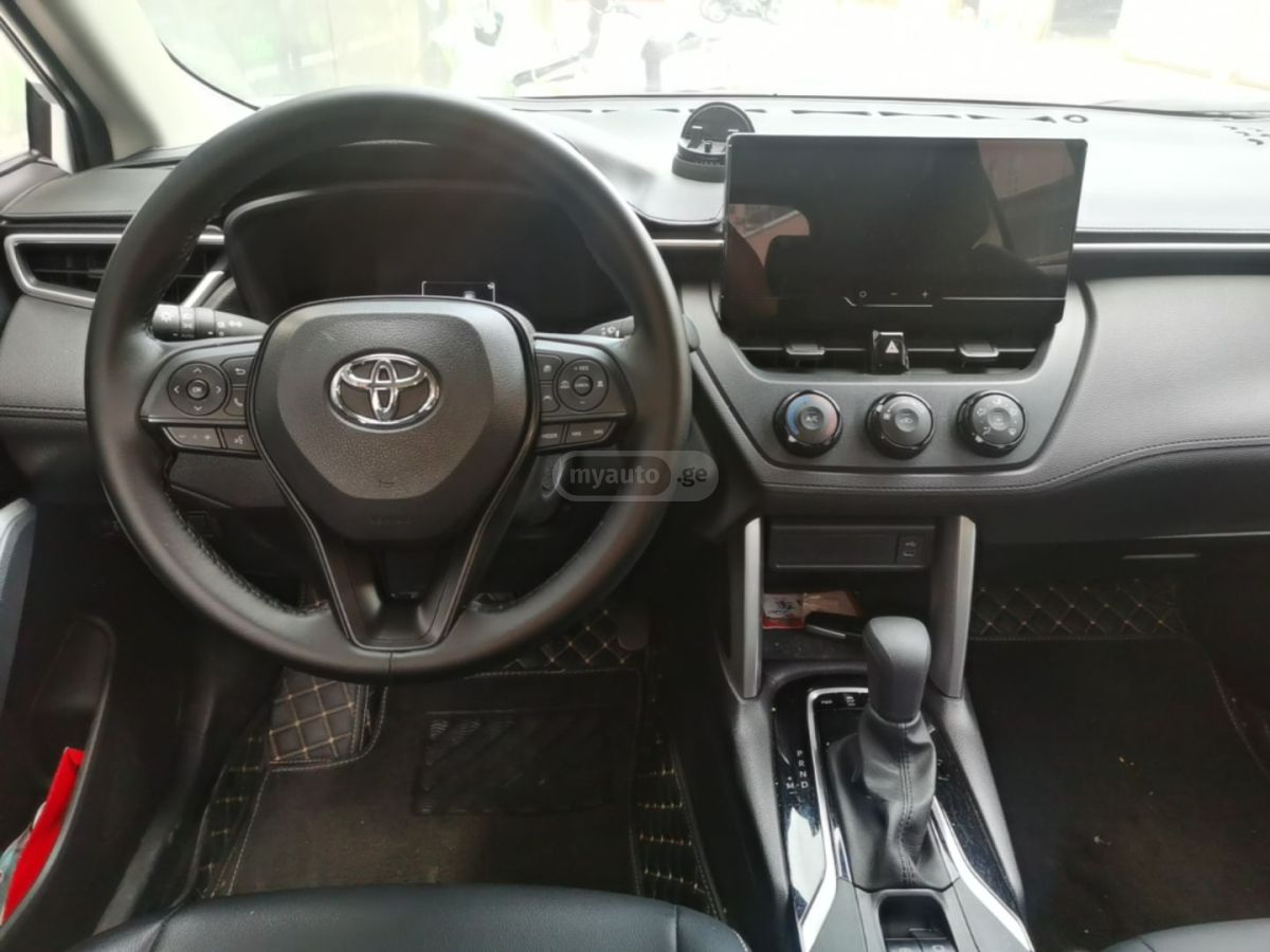 Toyota Corolla Cross - фото 12