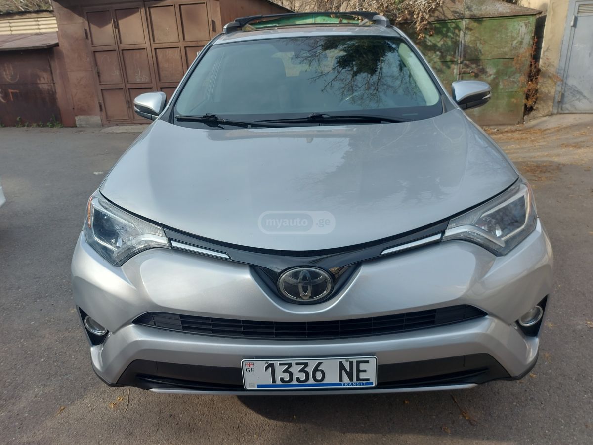 Toyota RAV 4 - фото 1