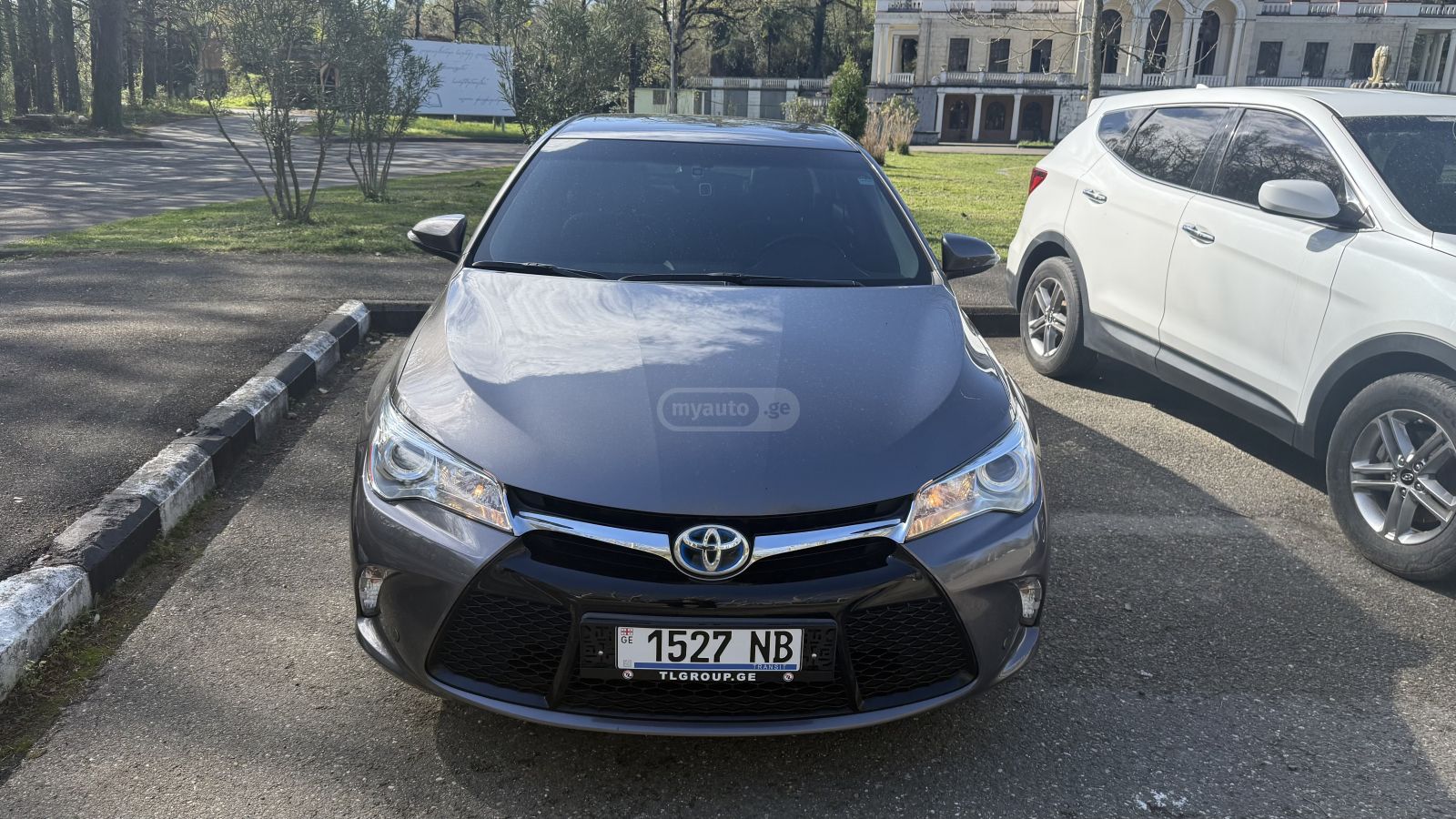 Toyota Camry - фото 1