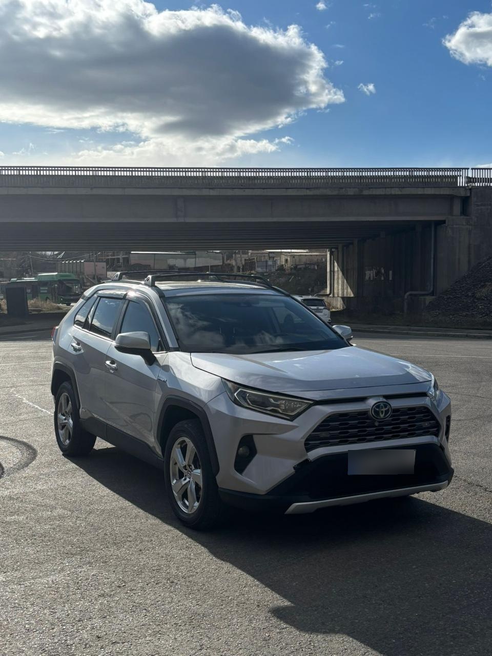 Toyota RAV 4 - фото 1