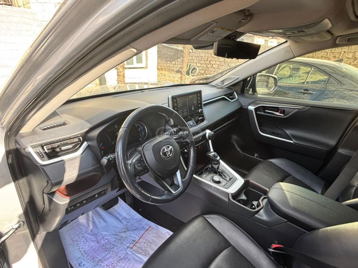 Toyota RAV 4 - фото 7
