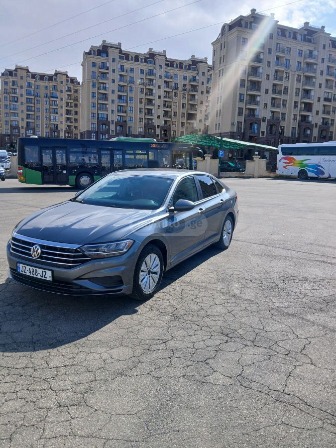 Volkswagen Jetta - фото 1