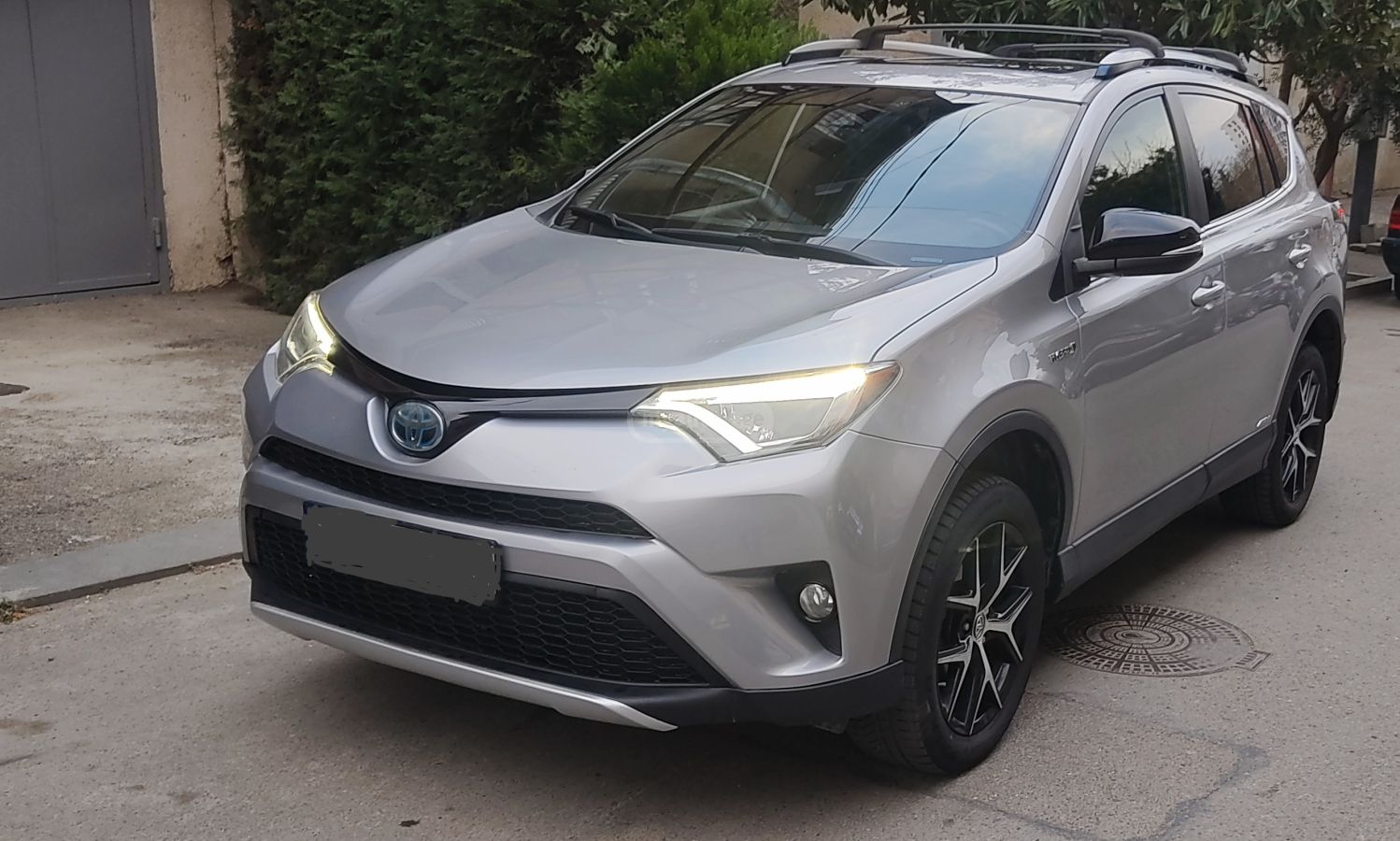 Toyota RAV 4 - фото 1