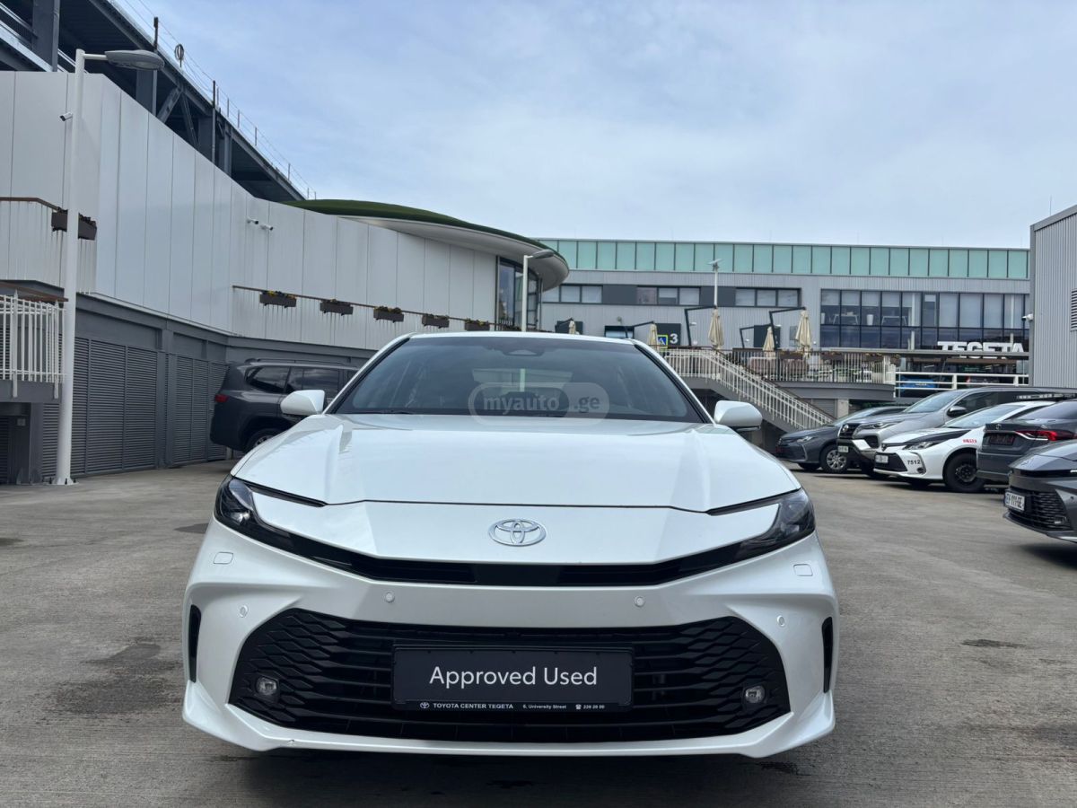 Toyota Camry - фото 1