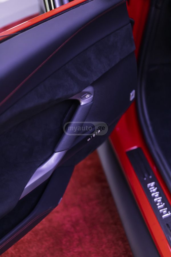 Ferrari 296 GTS 2024 — миниатюра 10