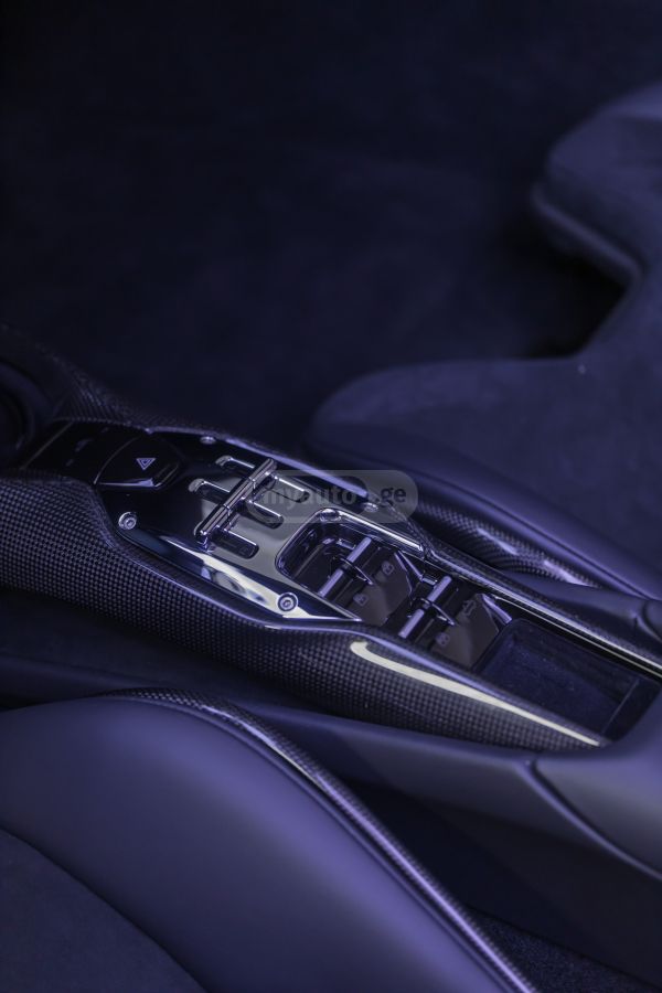 Ferrari 296 GTS 2024 — миниатюра 9