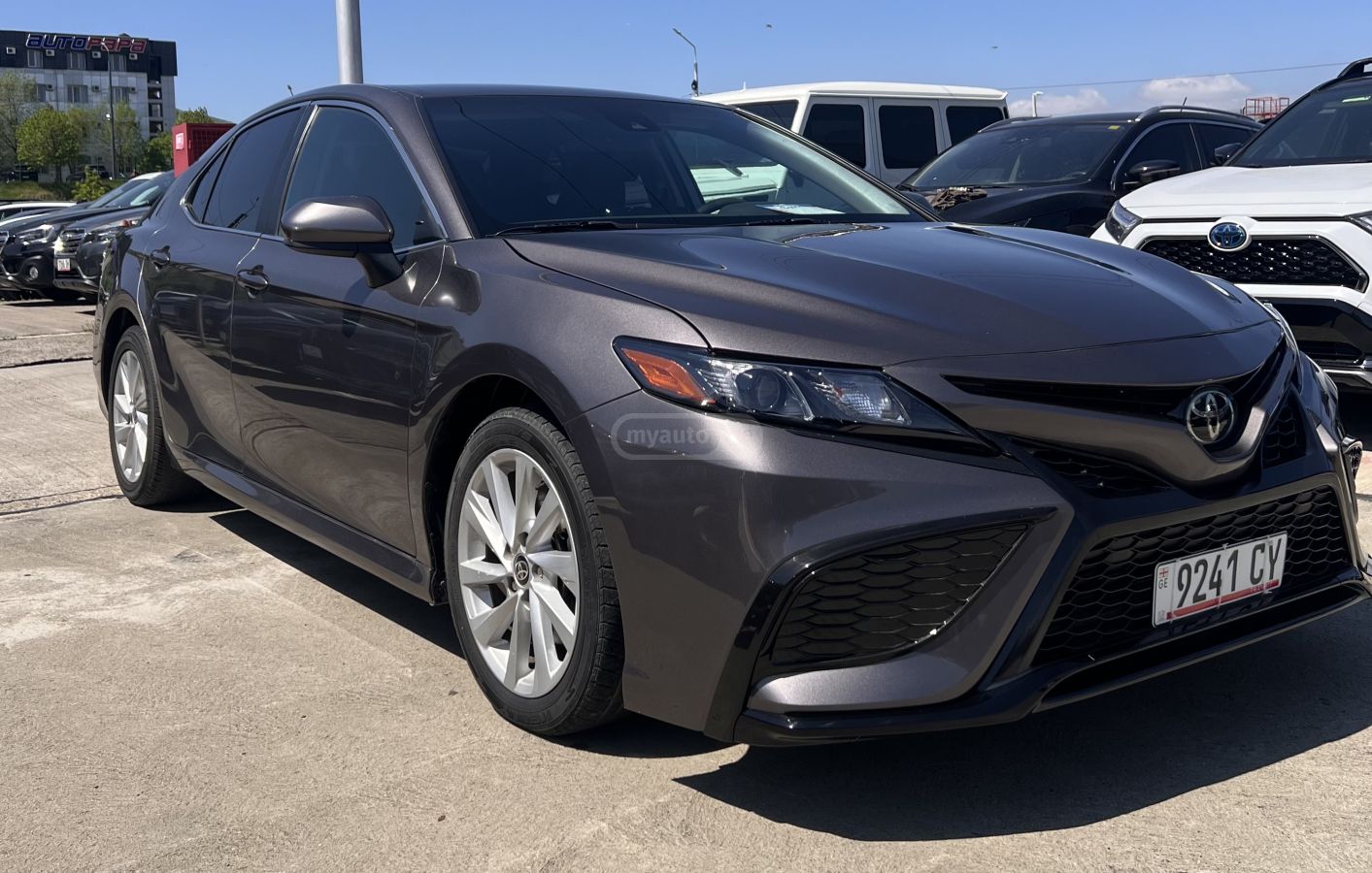 Toyota Camry - фото 3