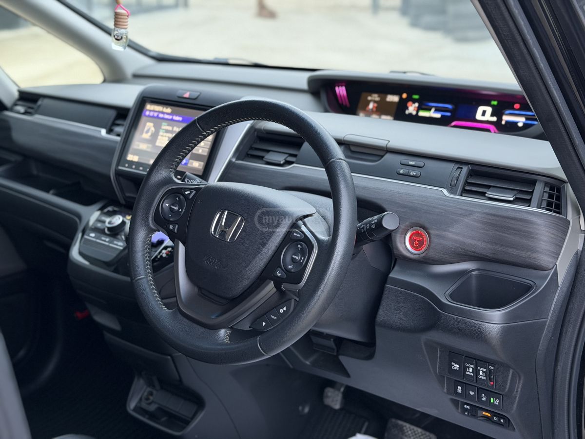 Honda Freed - фото 2