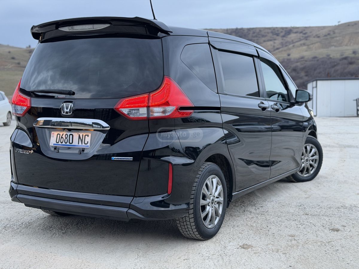 Honda Freed - фото 4