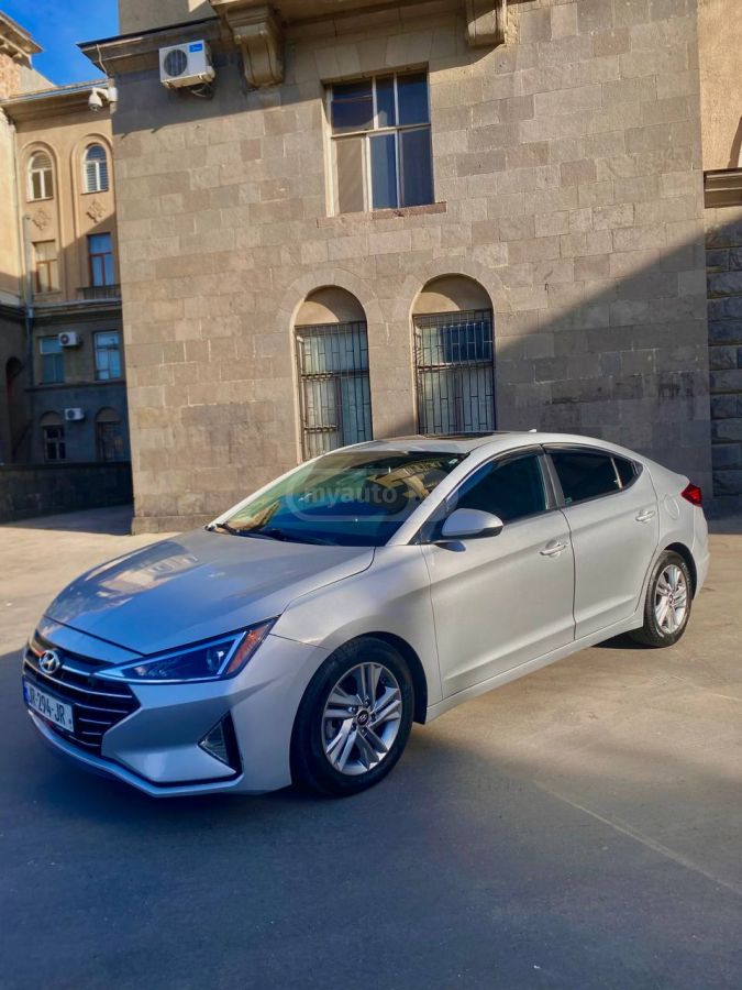 Hyundai Elantra - фото 2