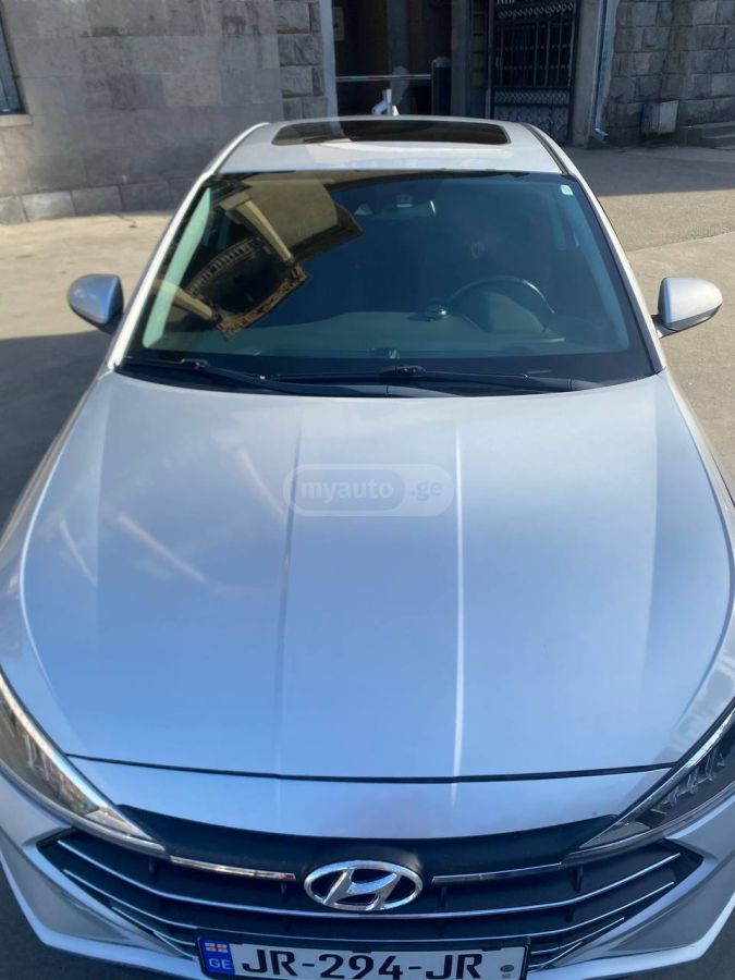 Hyundai Elantra - фото 3