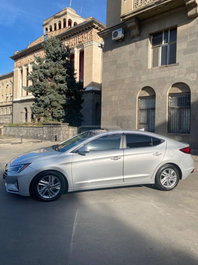 Hyundai Elantra - фото 4