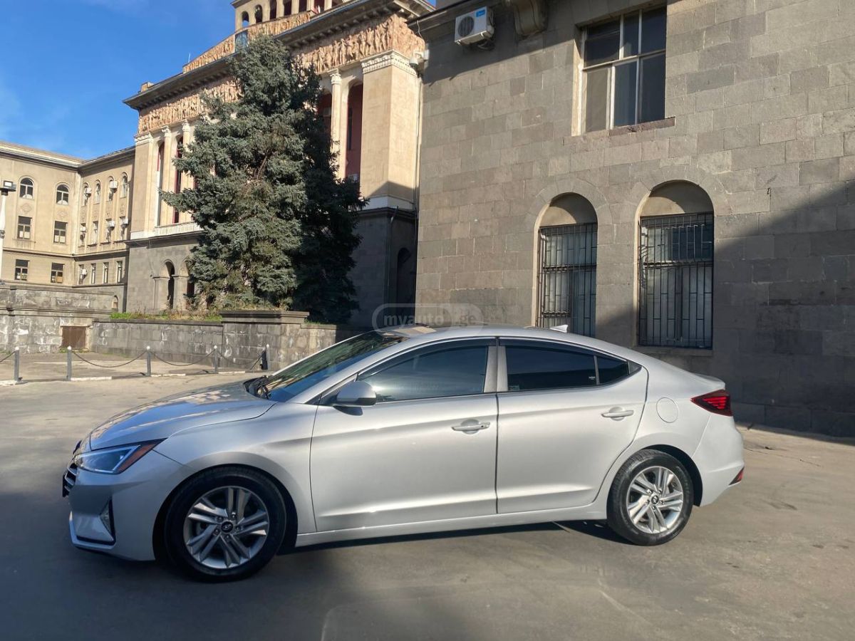 Hyundai Elantra - фото 5