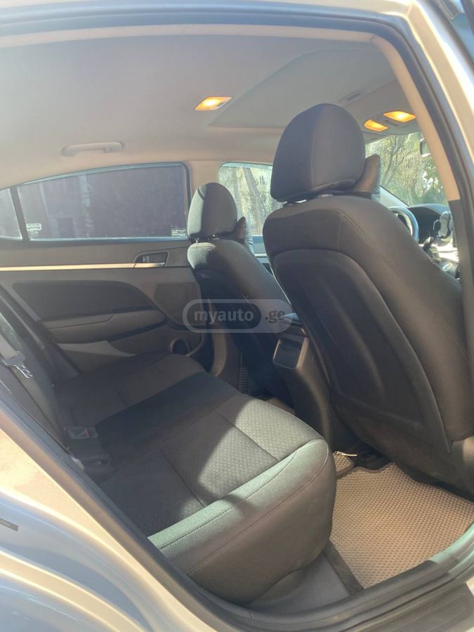 Hyundai Elantra - фото 7