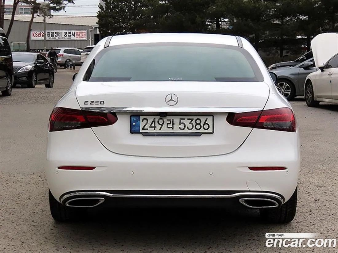 Mercedes-Benz E 63 AMG 2021 — миниатюра 4