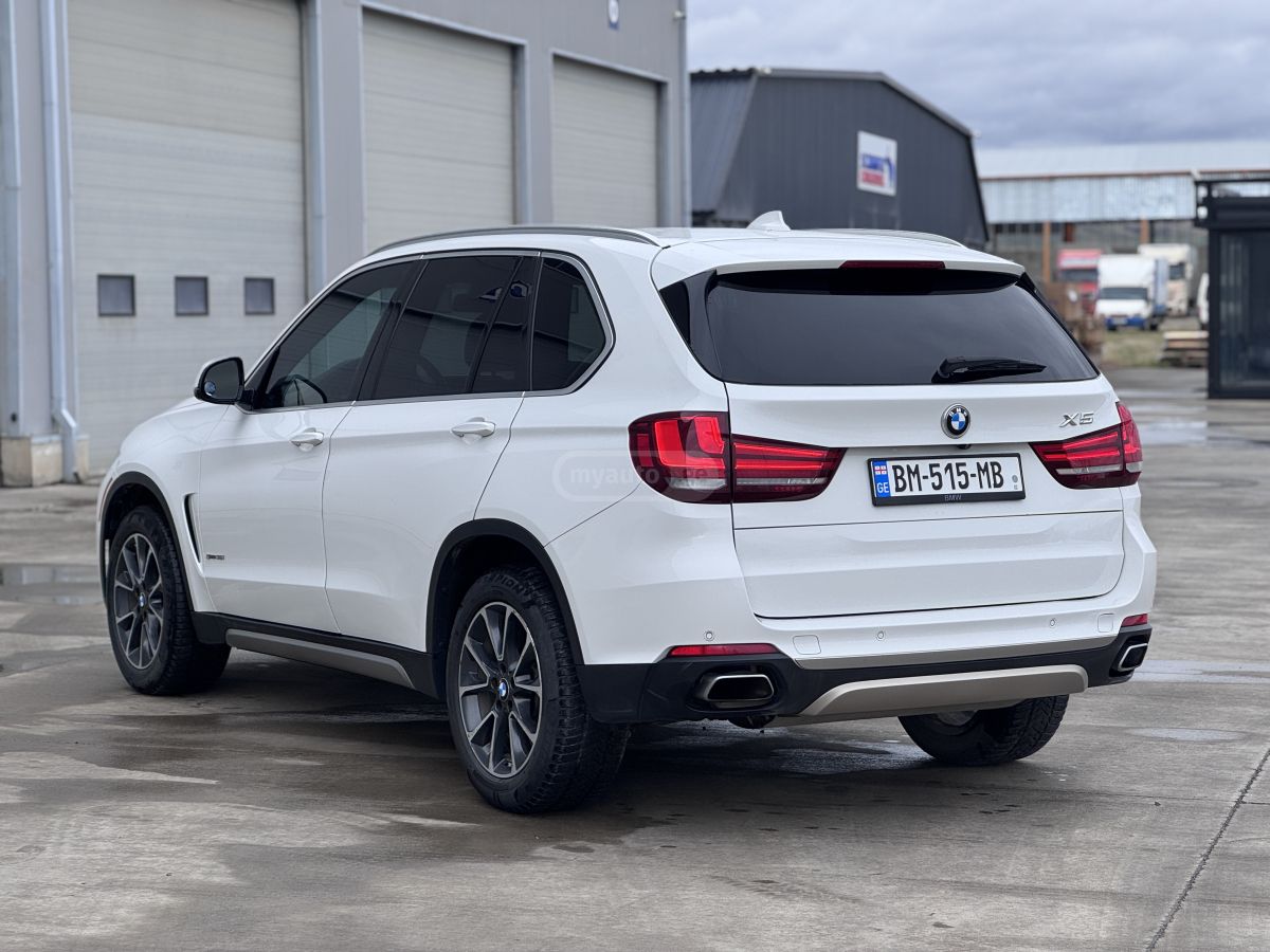 BMW X5 - фото 6