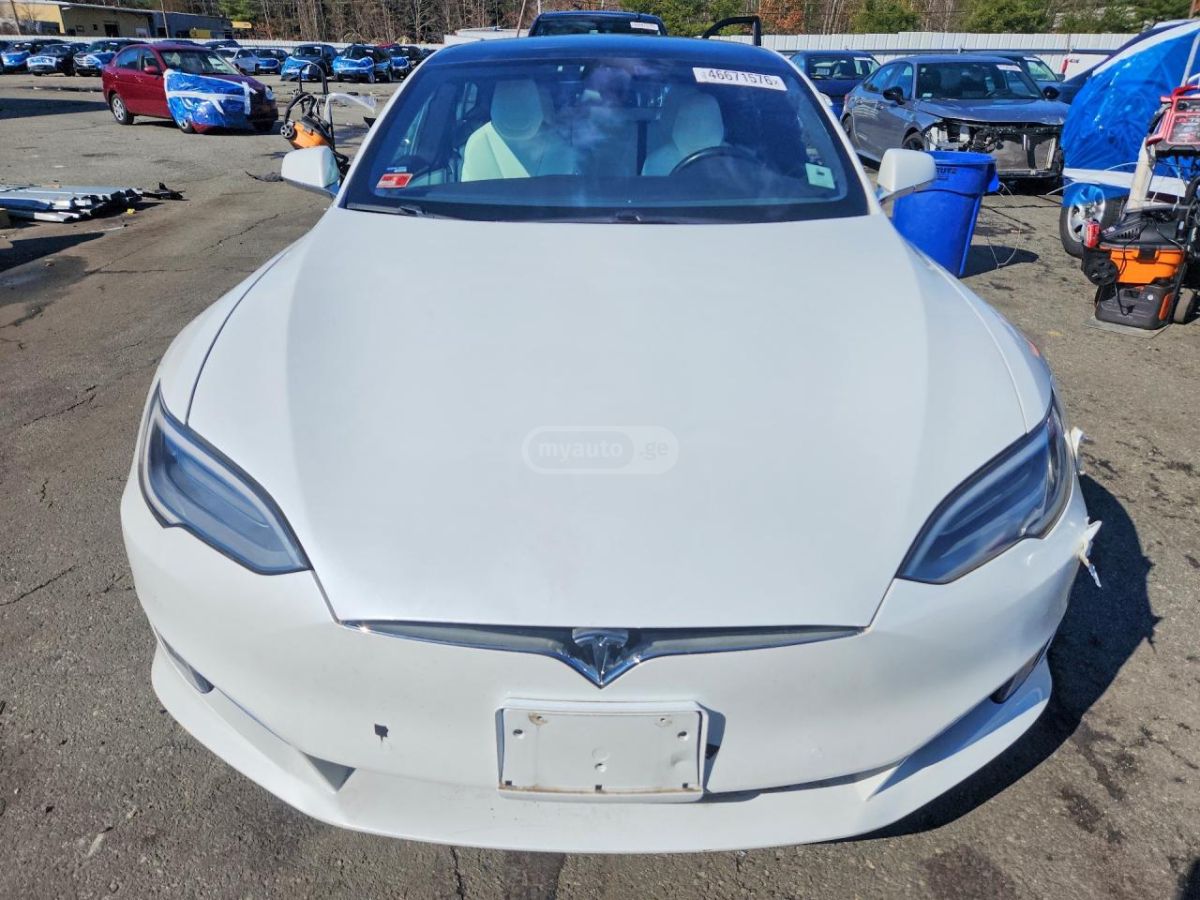 Tesla Model S - фото 1