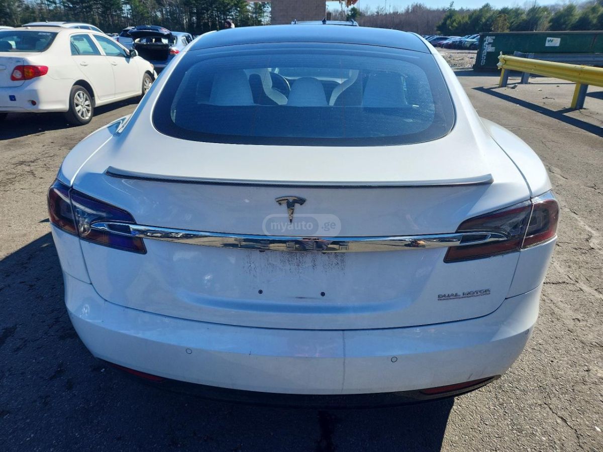 Tesla Model S - фото 6