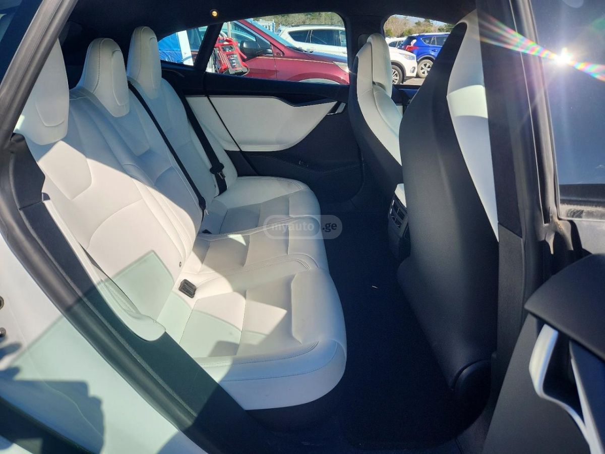 Tesla Model S - фото 9
