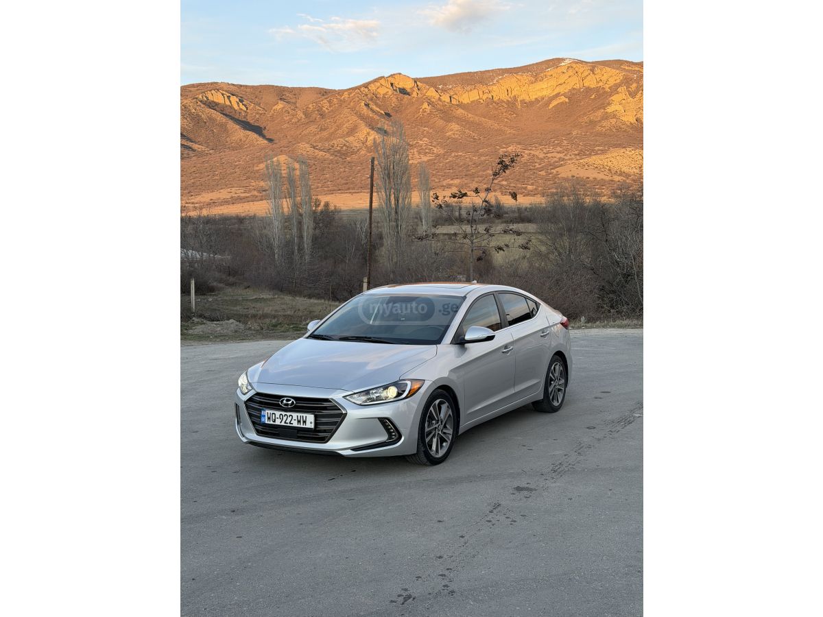 Hyundai Elantra - фото 1