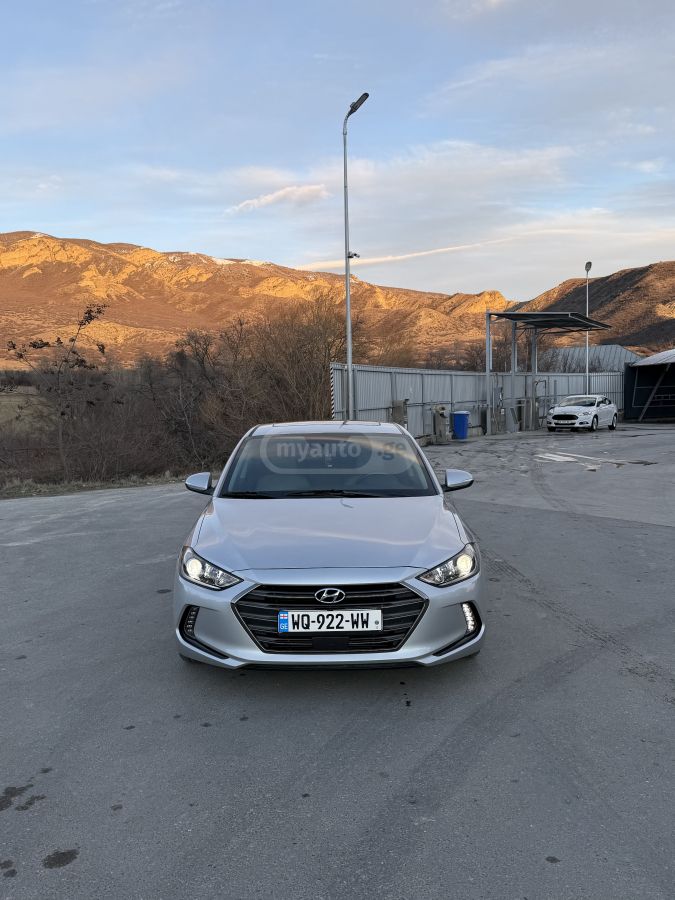 Hyundai Elantra - фото 3