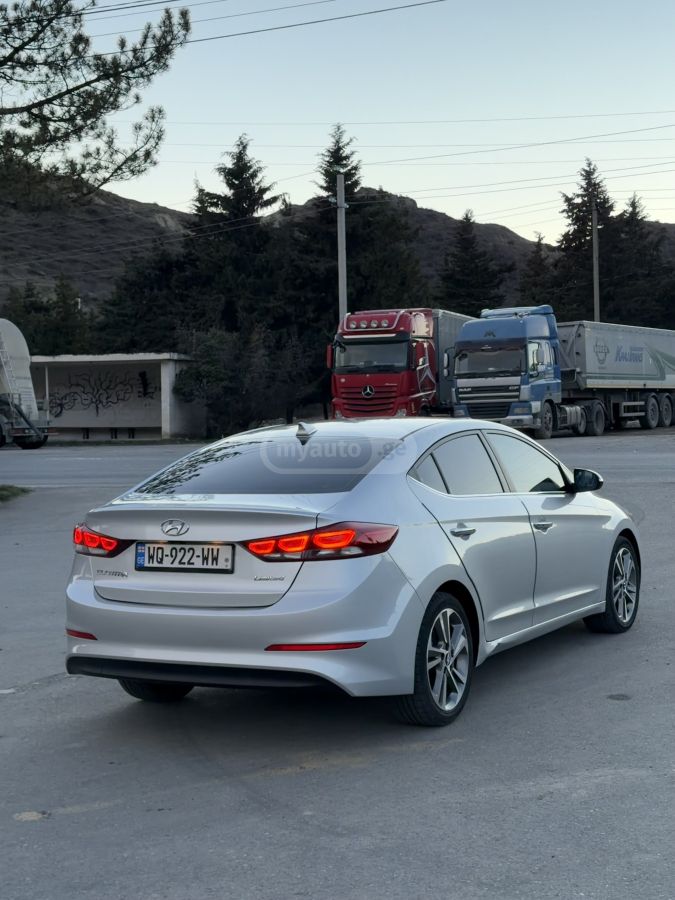 Hyundai Elantra - фото 4