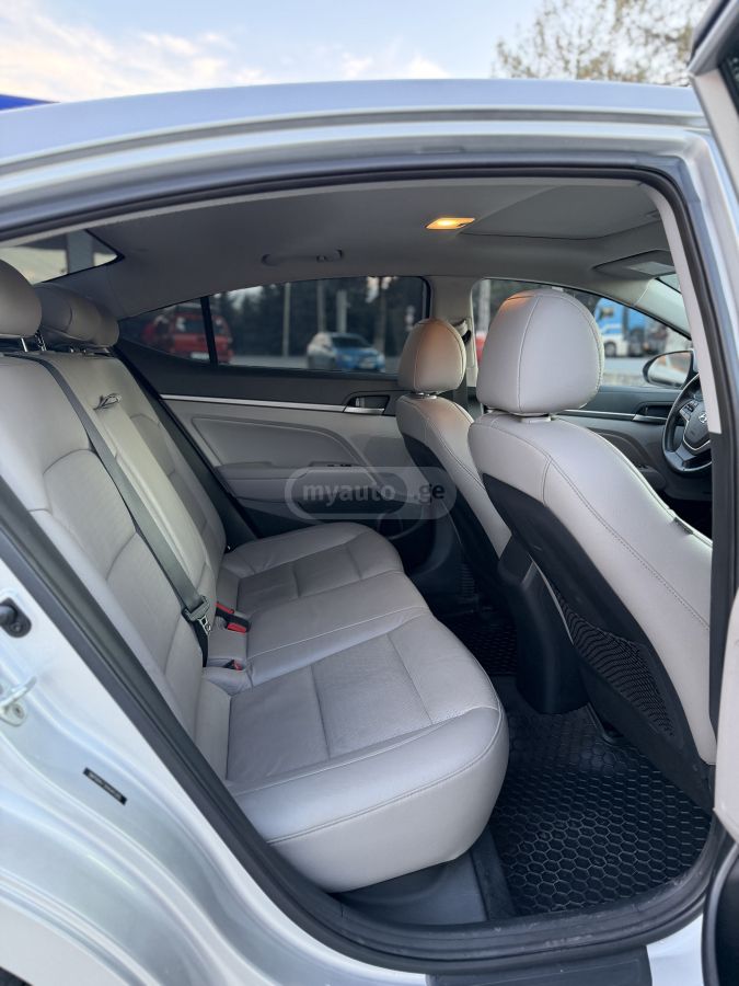 Hyundai Elantra - фото 8