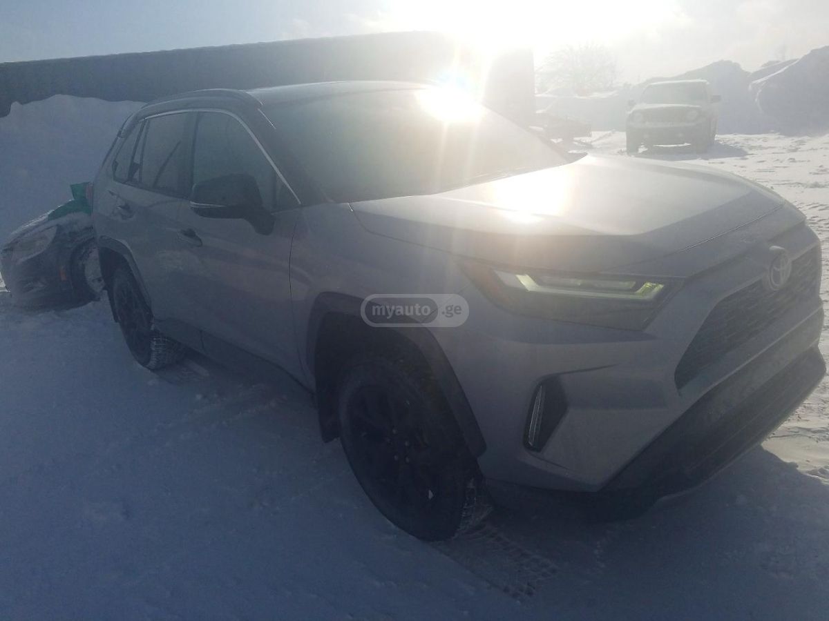 Toyota RAV 4 - фото 4