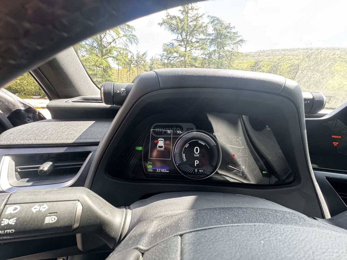 Lexus UX 250 h - фото 9