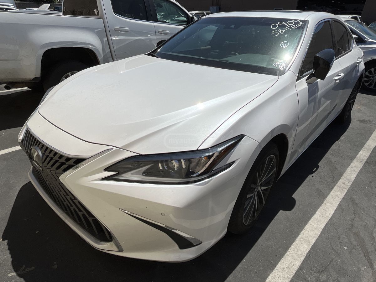 Lexus Base 4dr All-Wheel Drive Sedan — миниатюра 2