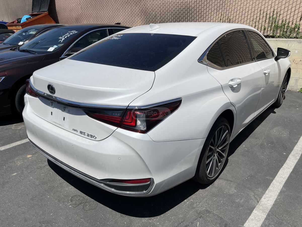 Lexus Base 4dr All-Wheel Drive Sedan — миниатюра 4