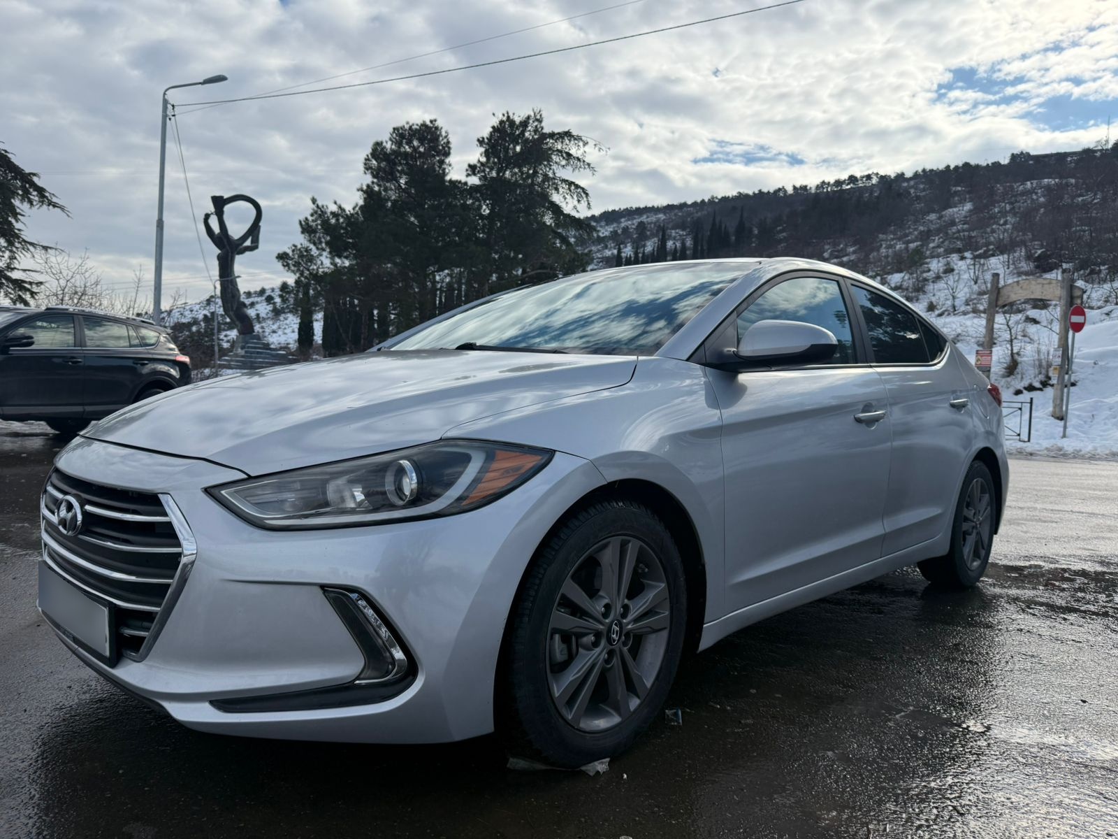 Hyundai Elantra - фото 1