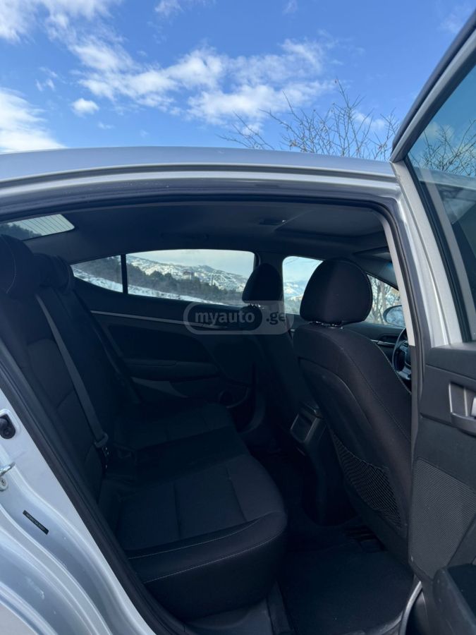 Hyundai Elantra - фото 11