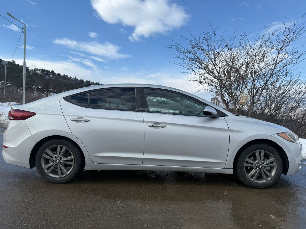 Hyundai Elantra - фото 5