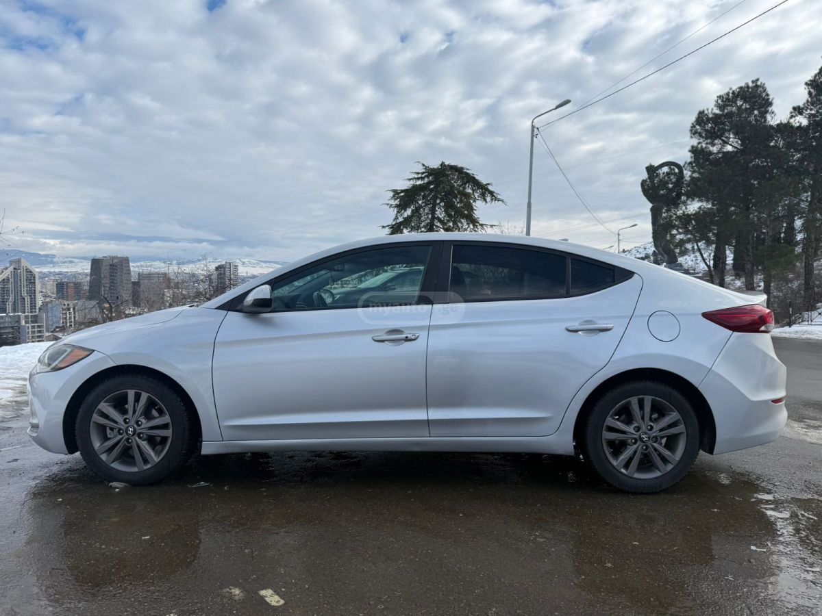 Hyundai Elantra - фото 6